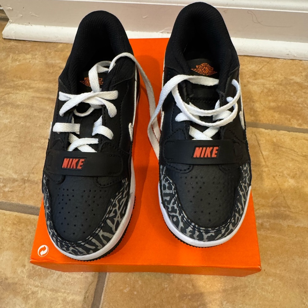 Nike Kids Black and Red Sneakers